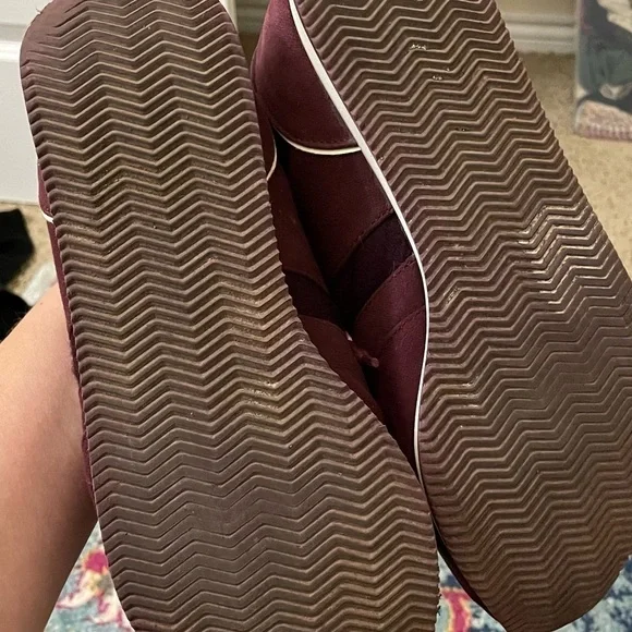 Crimson sneakers, very comfy, good gently used condition. Size 9. - Picture 6 of 9